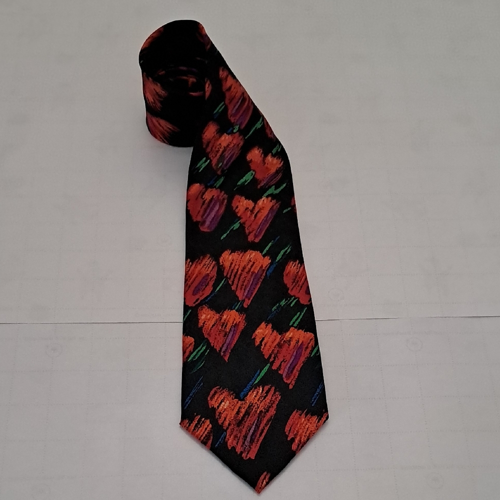 Keith Daniels Vibrant Heart Patterned Tie in Black and Red